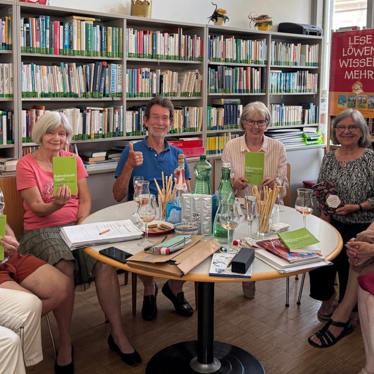 Buch - Besprechung in gemütlicher Runde